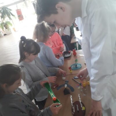 Warsztaty chemiczne dla uczniów