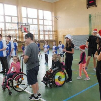 Dnia 10 grudnia 2018r. uczniowie naszej szkoły brali udział w II Turnieju Integracyjnym pod hasłem "Fit Mikołaj"