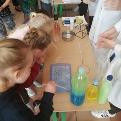 Warsztaty chemiczne dla uczniów